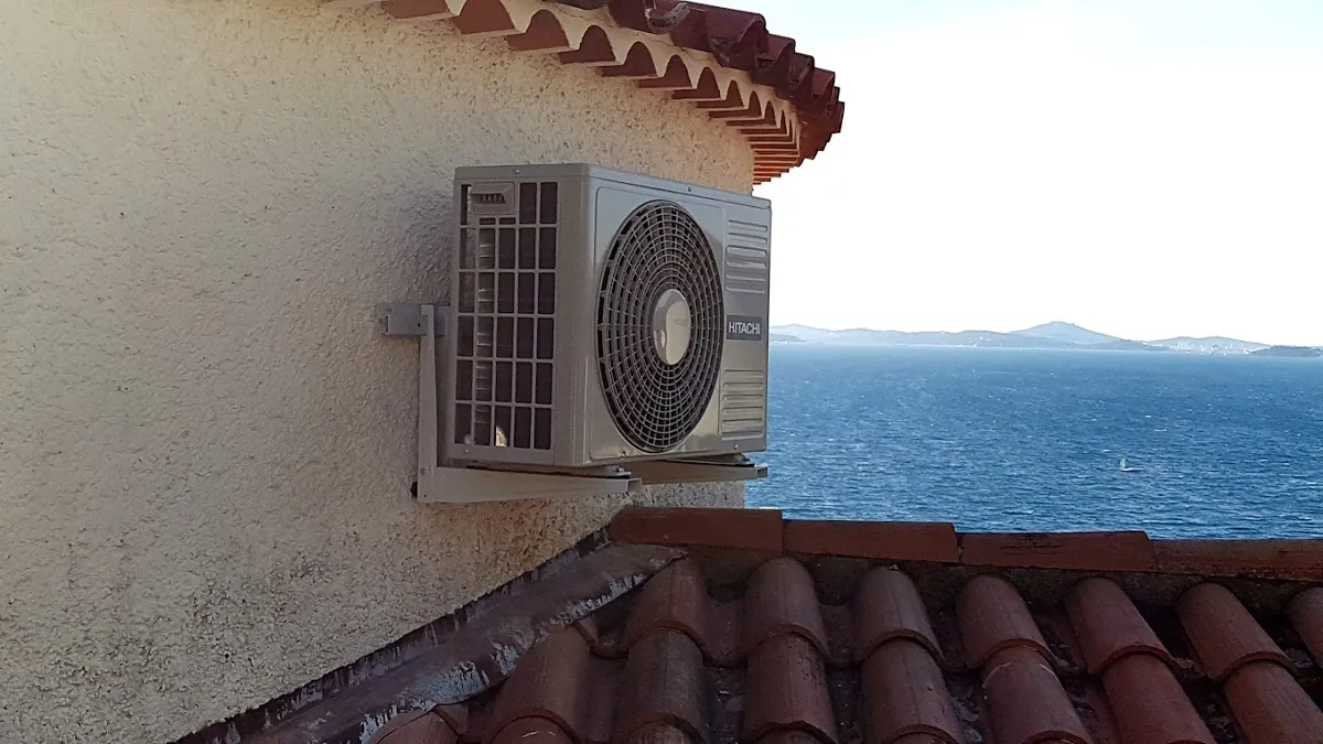 Installation Monosplit Hitachi à Saint-Tropez